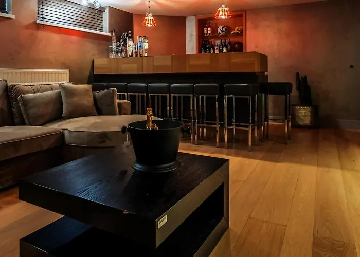 Santorini Breeze , Infinity Blue Монолитос